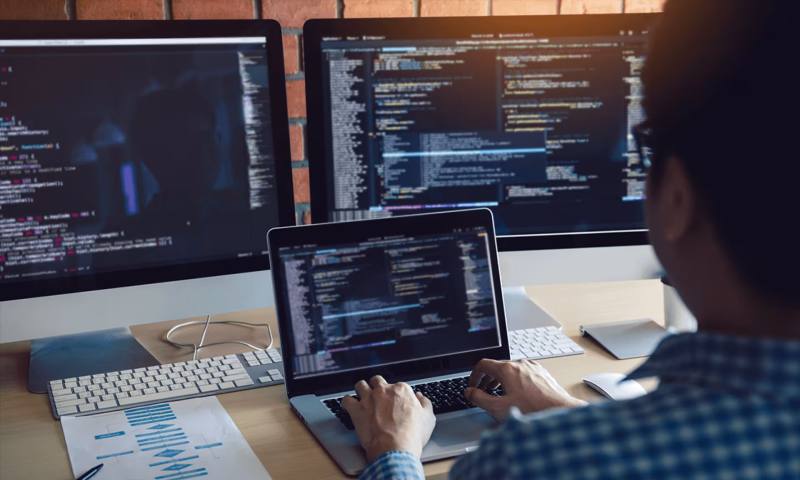 数据科学选型:R与Python如何赋能元宝区网站建设?